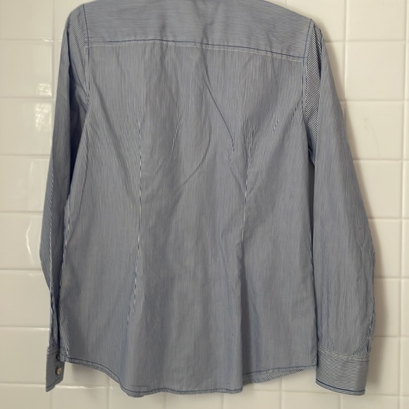 Gap long sleeves, buttons downs shirt, size M. Striped blue and white. - Picture 10 of 16